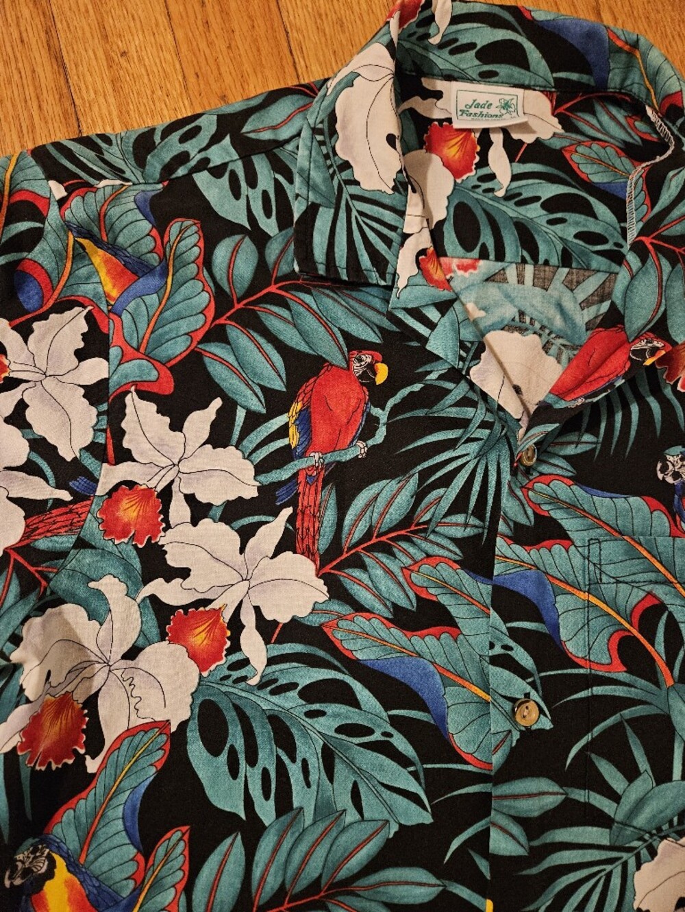 Vtg Hawaiian Black & Blue Tropical Floral Short Sleeve Shirt w/ Red Parrot Sz M - Picture 3 of 4